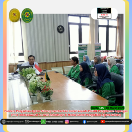 Panitera Pengadilan Agama Subang memberikan materi kepada Praktik Pengalaman Lapangan (PPL) mahasiswa IAI AL-AZIS Indramayu di Media Center Pengadilan Agama Subang