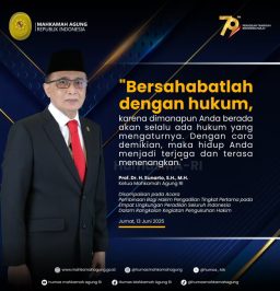 “Bersahabatlah dengan hukum, karena dimanapun Anda berada akan selalu ada hukum yang mengaturnya. Dengan cara demikian, maka hidup Anda menjadi terjaga dan terasa menenangkan.” Prof. Dr. H. Sunarto, S.H., M.H. Ketua Mahkamah Agung RI