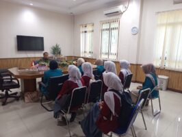 Wakil Ketua PA Subang Berikan Pembekalan kepada Mahasiswa Universitas Mandiri dan Siswa SMK Pelita Nusantara